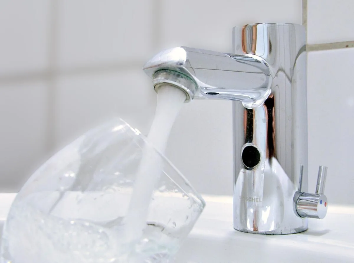 (ohne Überschrift) Das Trinkwasser in Teilen Steinheims schmeckte am Wochenende seltsam. Trinken konnte man es aber bedenkenlos.