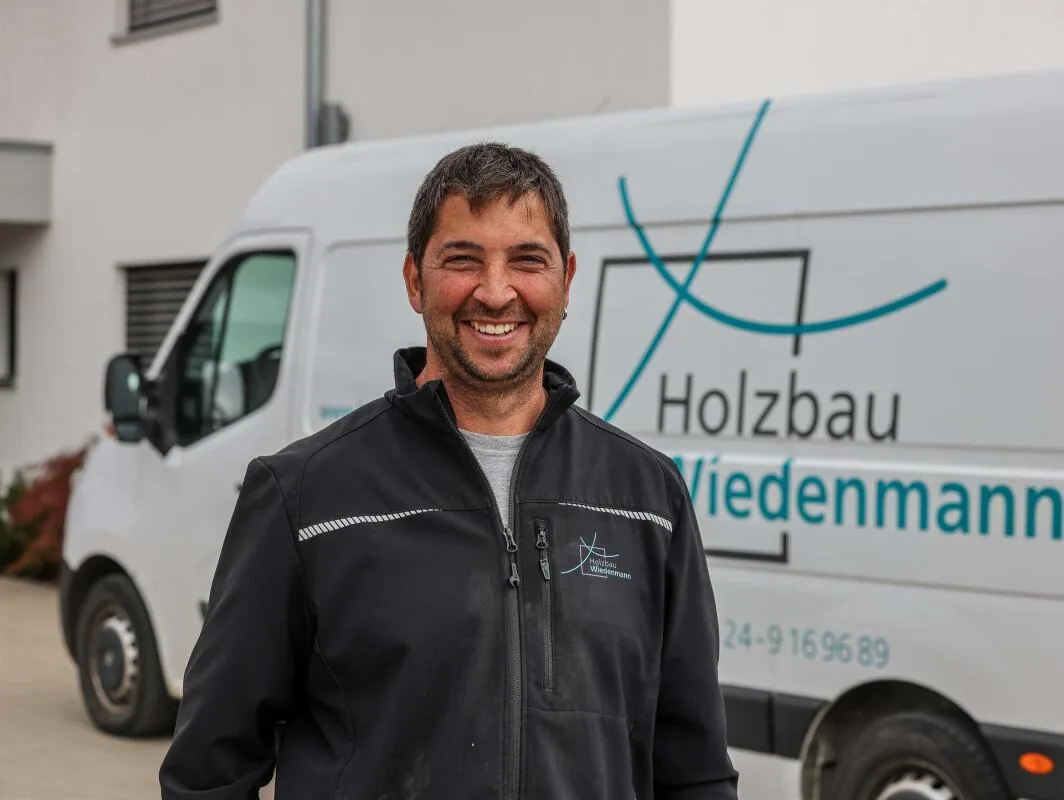 Herbrechtingen, Holzbau, Wiedenmann, Zimmereiwerkstatt, Tobias Wiedenmann hat im Jahr 2013 Holzbau Wiedenmann gegründet. Mittlerweile beschäftigt er vier Mitarbeiter.