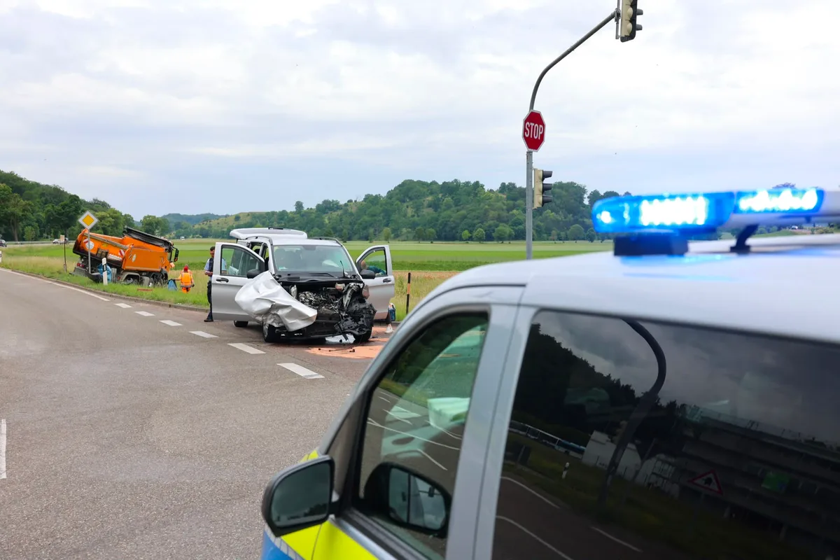 Drei Personen wurden bei einem Unfall an der B466 im Heidenheimer Westen am Dienstagvormittag verletzt. 