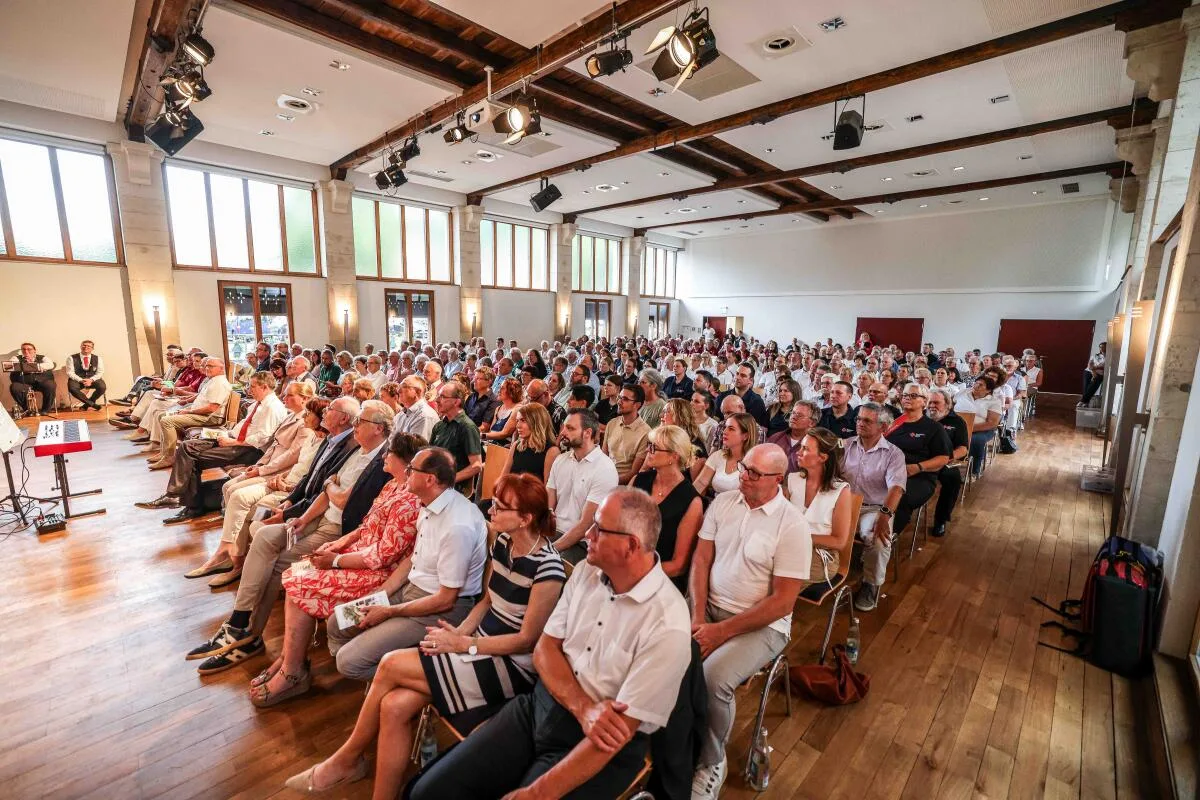 Beim ersten Sommerempfang in Königsbronn war die Hammerschmiede gut besucht.