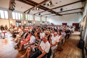 Königsbronn, erster, Sommerempfang, Ehrungungen, Beim ersten Sommerempfang in Königsbronn war die Hammerschmiede gut besucht.