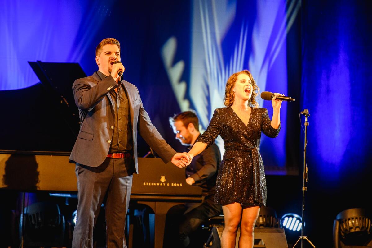 Die Musical-Profis Stefan Tolnai und Anja Wendzel, hier bei einem Auftritt der „Musical Friends Unplugged“ 2022 im Konzerthaus Heidenheim.