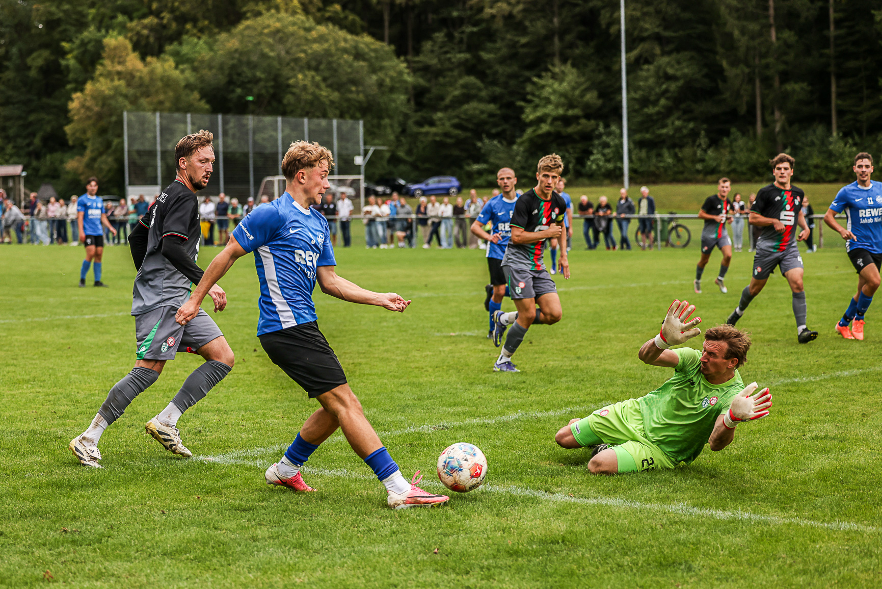 Fußball: Heldenfingen/Heuchlingen - Sontheim. Fotos: Rudi Penk