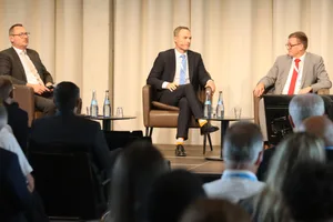 img_0177 Wie sich Ostwürttemberg im Wandel behaupten kann, diskutierten IHK-Hauptgeschäftsführer Thilo Rentschler, Oberbürgermeister Frederick Brütting und Landrat Dr. Joachim Bläse (von links).