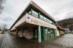 Herwartsteinhalle, Königsbronn, Die Herwartsteinhalle in Königsbronn ist sanierungsbedürftig.