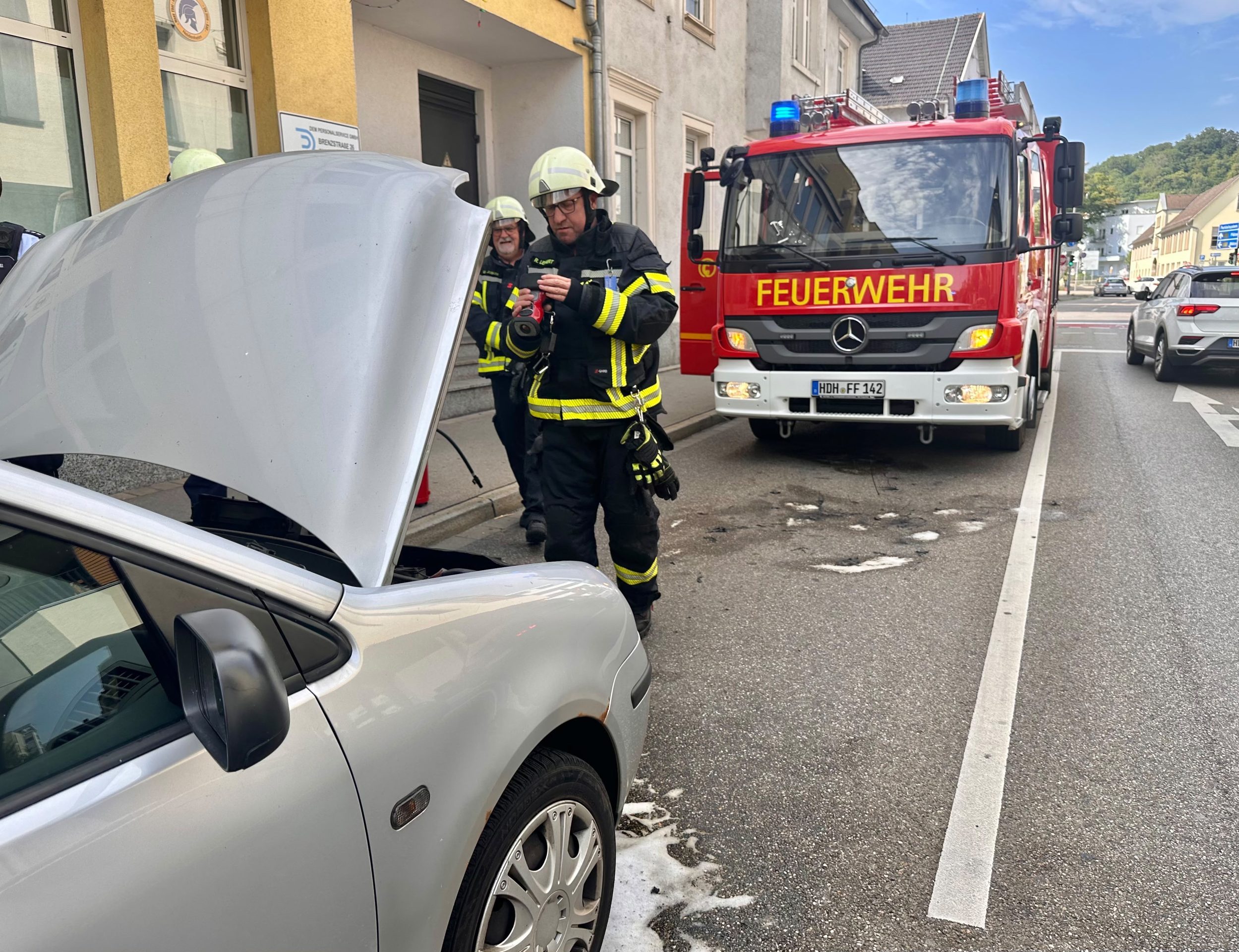 Die Feuerwehr ist vor Ort im Einsatz.