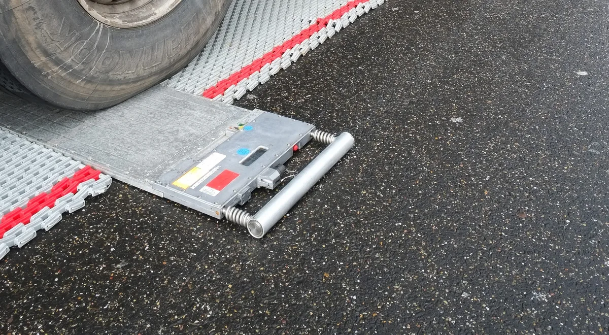 Eine Achslastwaage im Einsatz, Symbolfoto.