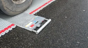 Eine Achslastwaage im Einsatz, Symbolfoto. Eine Achslastwaage im Einsatz, Symbolfoto.