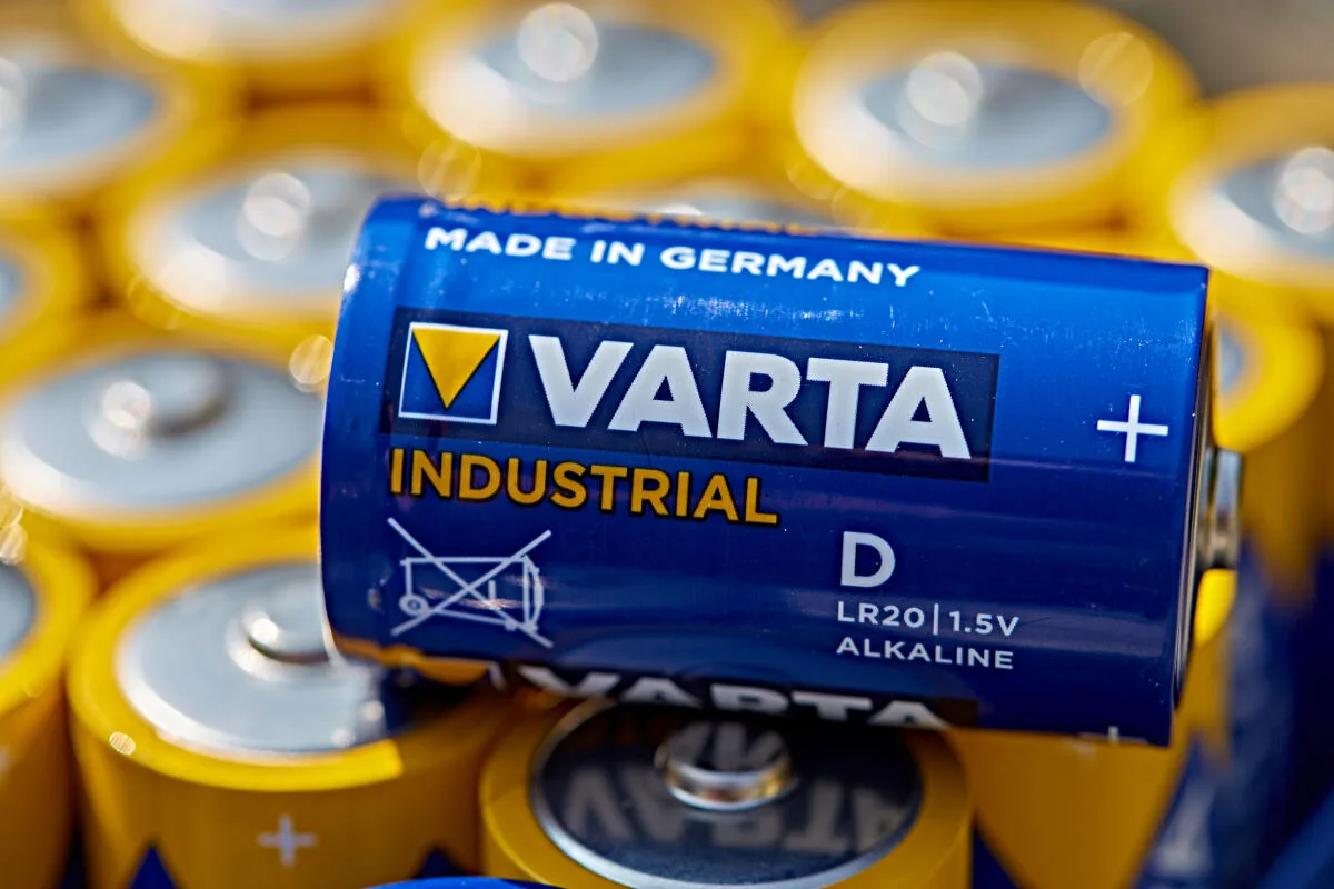 Varta Dischingen Ellwangen Batterie Batterien Insolvenz Batteriekonzern Consumer Batteries D-Zelle D-Zellen Batteriezelle Zelle | Fotos: Markus Brandhuber Die Batterien von Varta in der Großaufnahme. Die produzierende Gesellschaft Varta Consumer Batteries mit einem Werk in Dischingen ist von der aktuellen Insolvenz nicht betroffen.